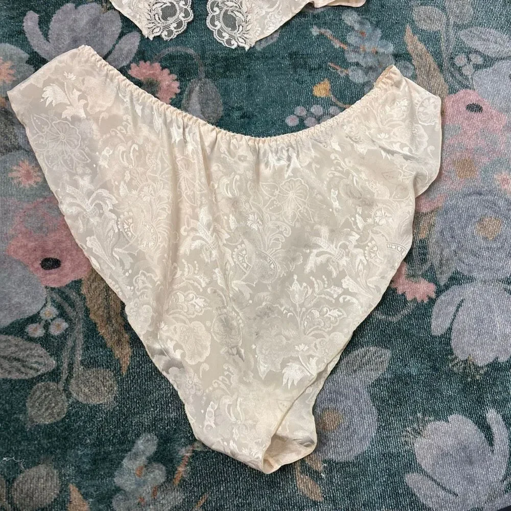 Victoria's Secret Gold Label Lingerie Pajama Set Womens Medium Cream Floral 2 Pc - Picture 16 of 16